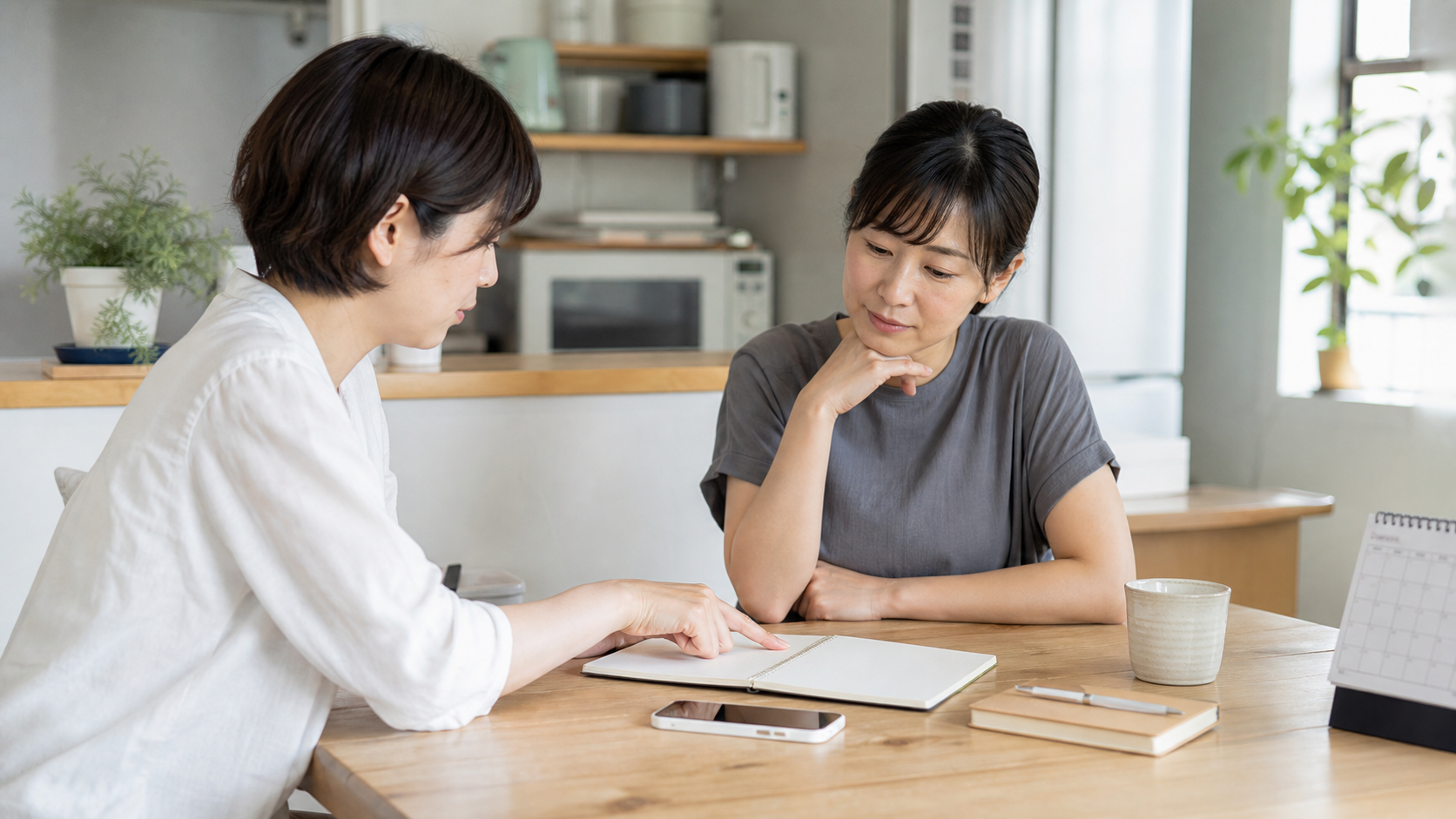 家族の虚言癖への対応としてノートで境界線を整理する様子