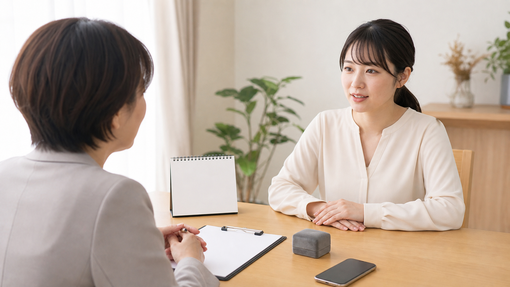 入籍延期や別れを相談先で整理する女性