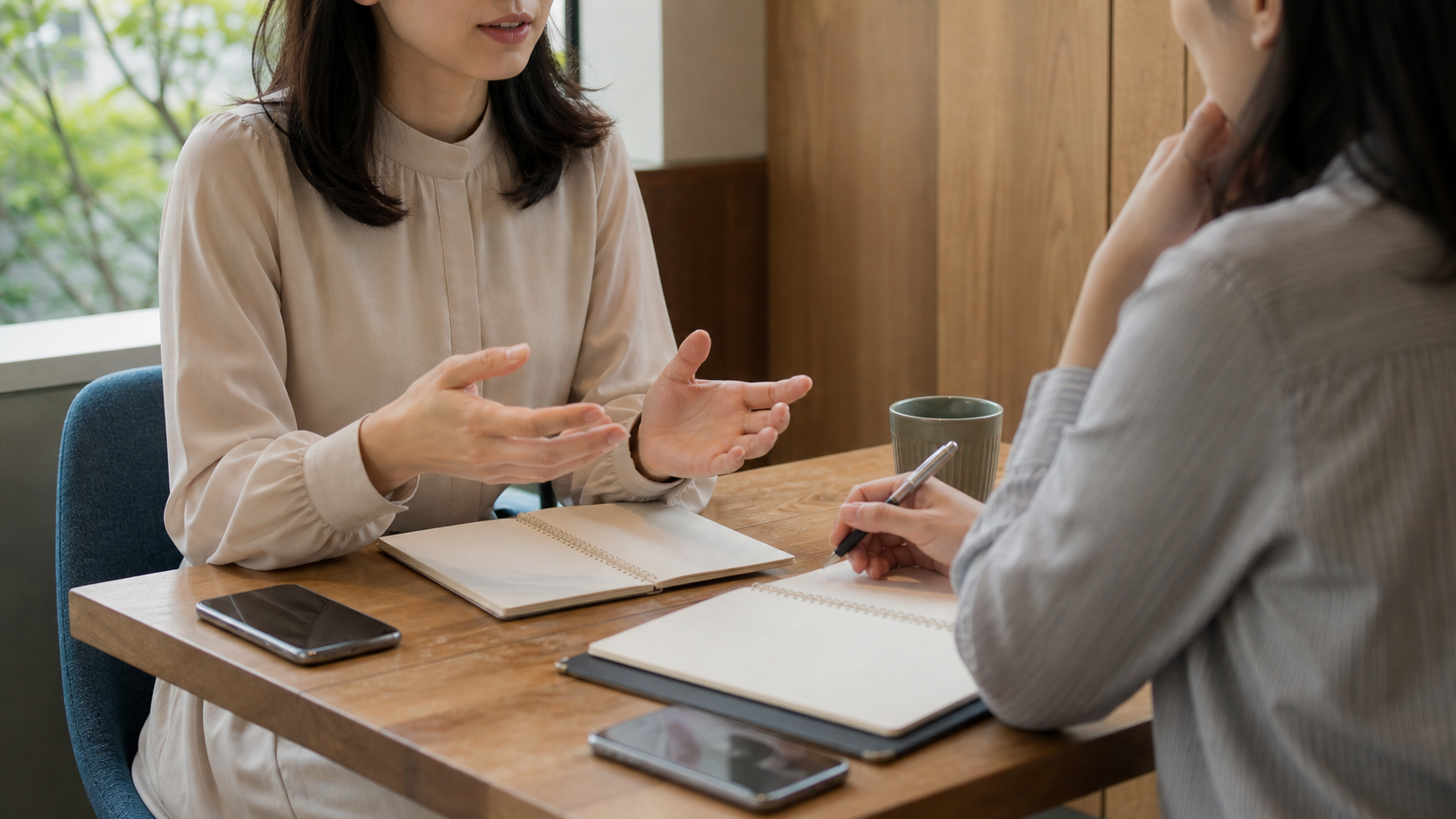 職場や恋愛で経歴詐称を冷静に話し合うイメージ