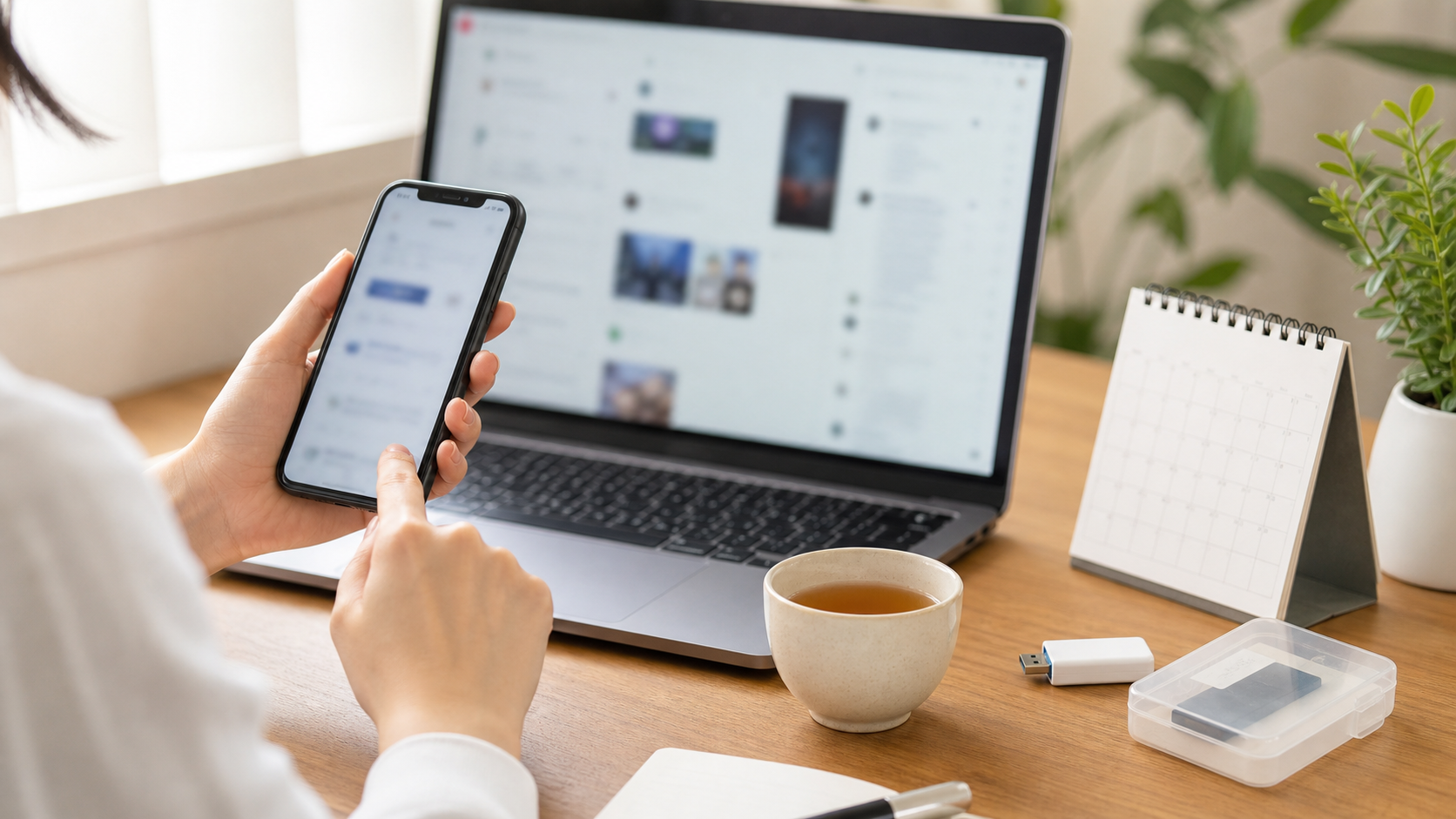 虚言癖によるSNS被害の記録を保存するスマートフォンとパソコン