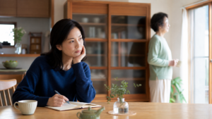 母親に虚言癖があるかもしれない時の家族の距離感