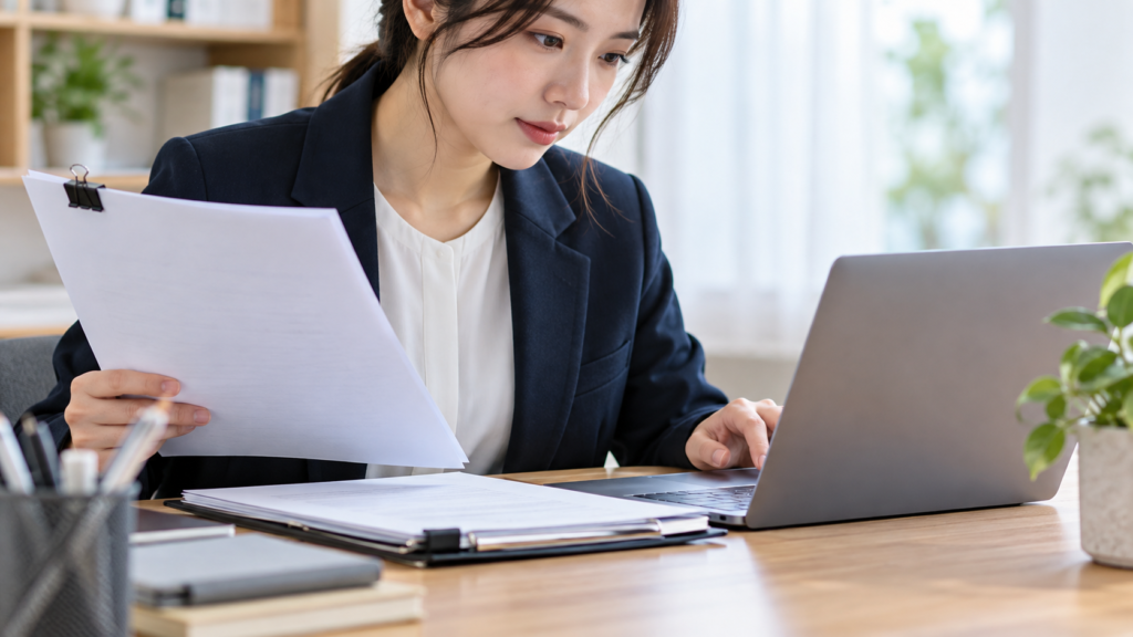 再提出する書類と添付ファイルを送信前に確認する場面